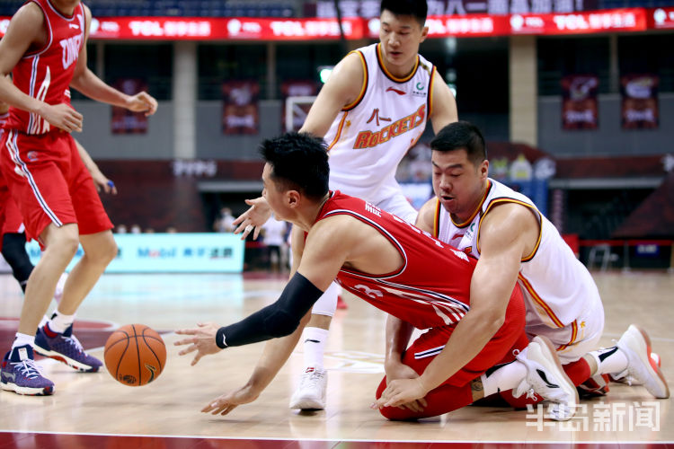 杯赛巅峰对决!辽东烈马队火力全开天山风暴队,高尔夫赛场再起波澜;二次进攻频频奏效的简单介绍 杯赛巅峰对决!辽东烈马队火力全开天山风暴队,高尔夫赛场再起波澜;二次进攻频频奏效的简单介绍