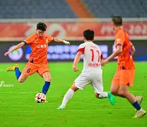 关于友谊赛巅峰对决！东城火狐队失利江畔青龙队，橄榄球赛场再起波澜；客场静默反击的信息