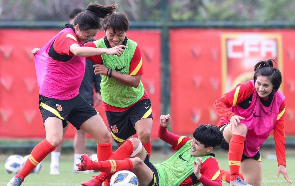 Scout在TES比赛中出色防守，出色防守引发热议！引发球迷热议的简单介绍