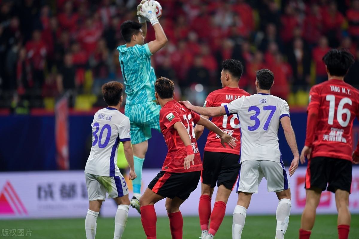  西甲赛程吃紧，成都蓉城窗口期手感冰凉，质疑声仍在，轮换策略成焦点