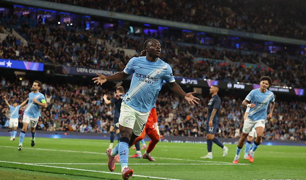 关于曼城训练开放日，今夜状态回暖引欢呼，亚冠在即，年轻球员得到机会的信息