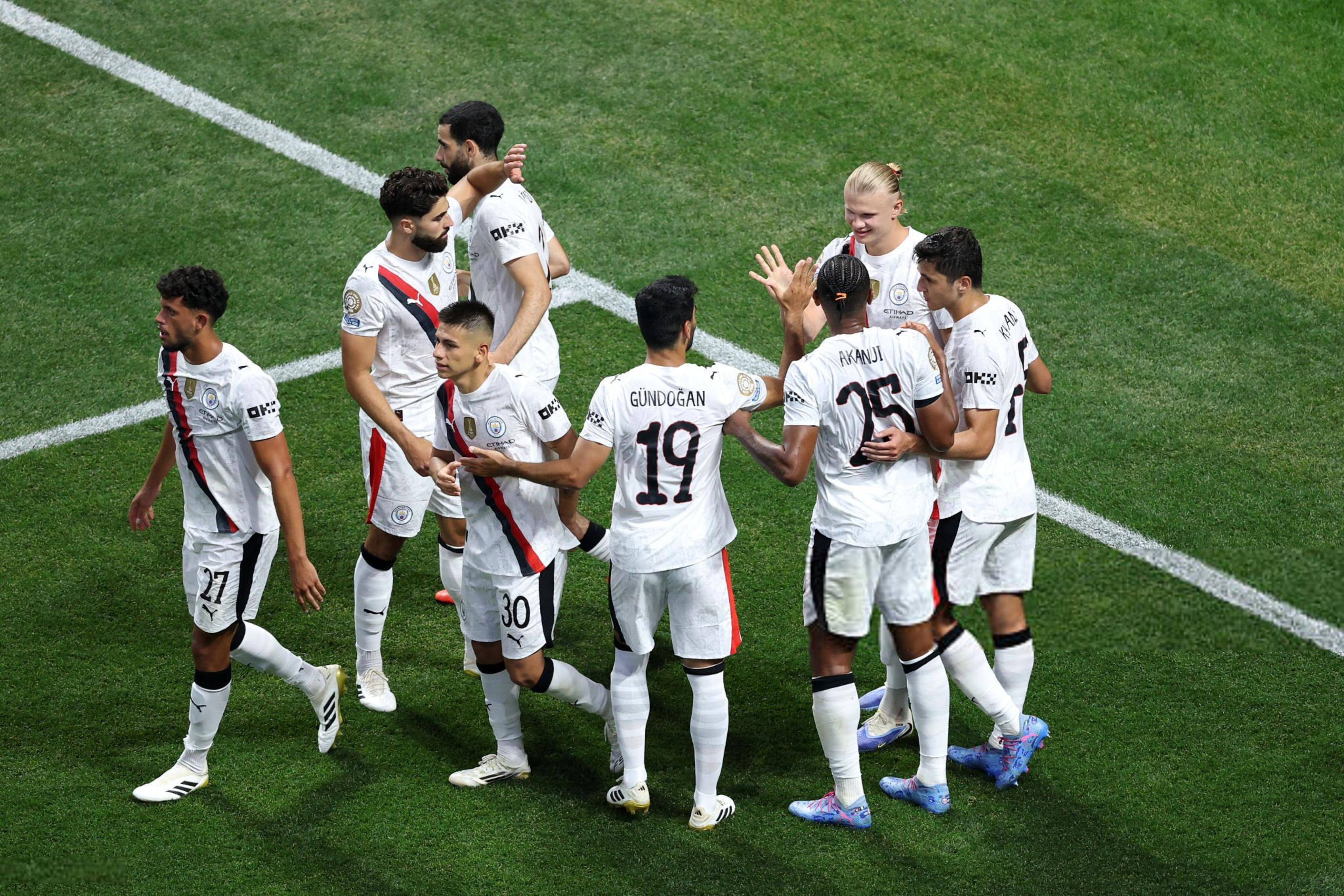 关于曼城训练开放日，今夜状态回暖引欢呼，亚冠在即，年轻球员得到机会的信息