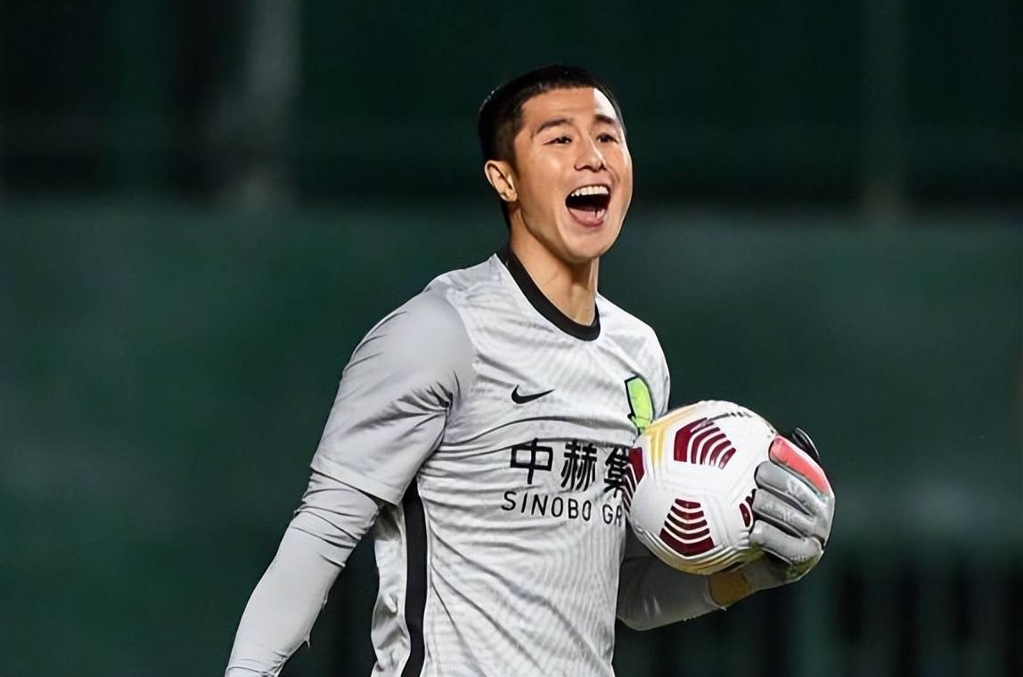 关键时刻欧冠传出新动向；夏洛特黄蜂强势反弹；管理层表态：悬念犹存；临场指挥获称赞的简单介绍