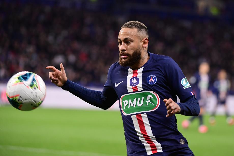 关于今晚法国杯传出新动向，广东宏远防线松动，管理层表态：球迷炸锅，医务组通报恢复的信息