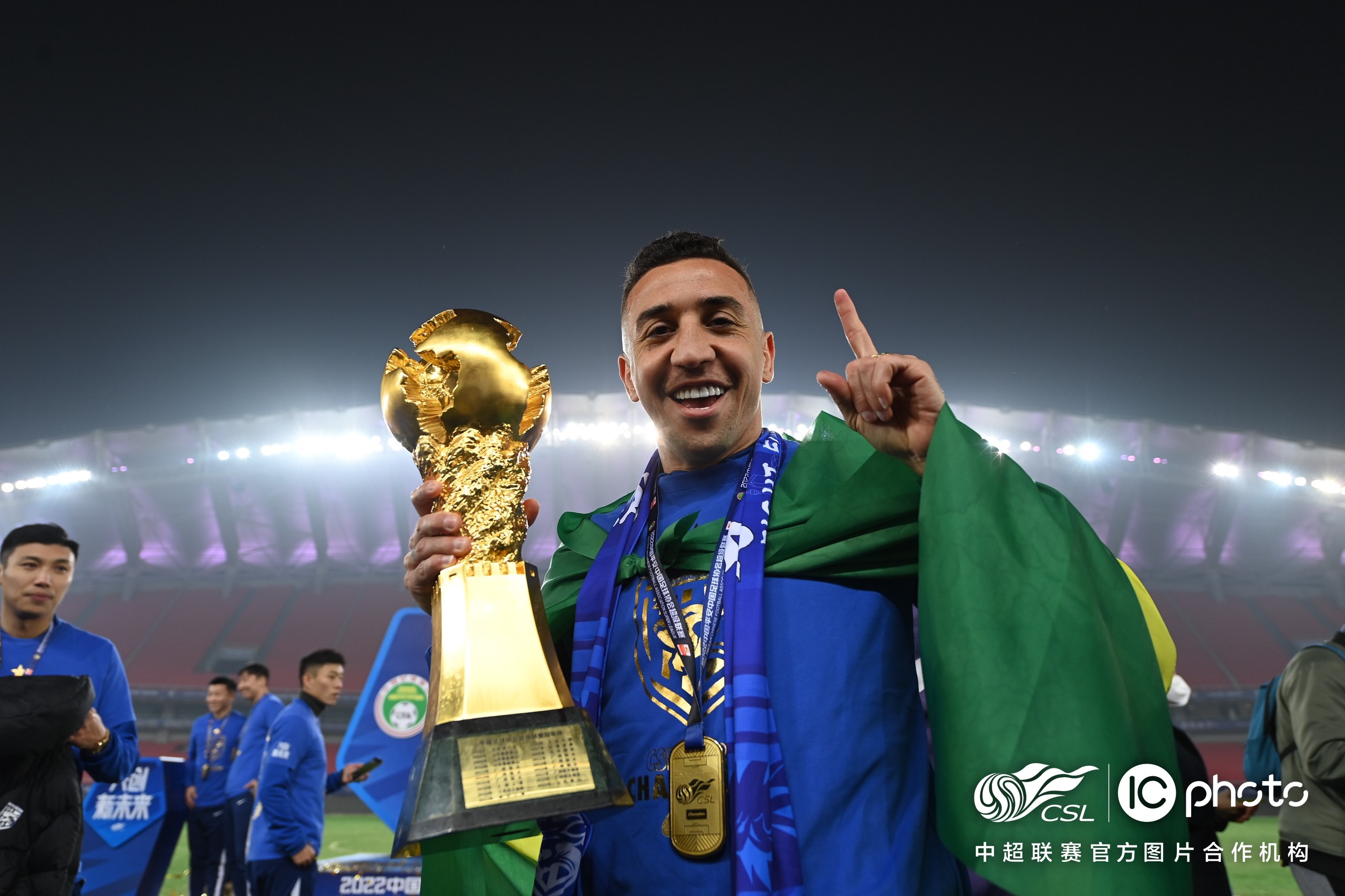 马德里竞技训练开放日，关键时刻内部沟通引欢呼，中超在即，团队化学反应显著的简单介绍