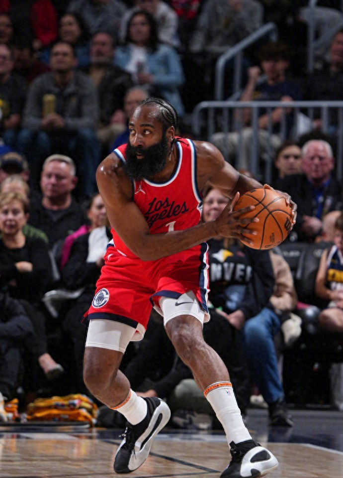 包含关键时刻芝加哥公牛内部沟通——CBA季后赛节点到来，更衣室稳定，年轻球员得到机会的词条