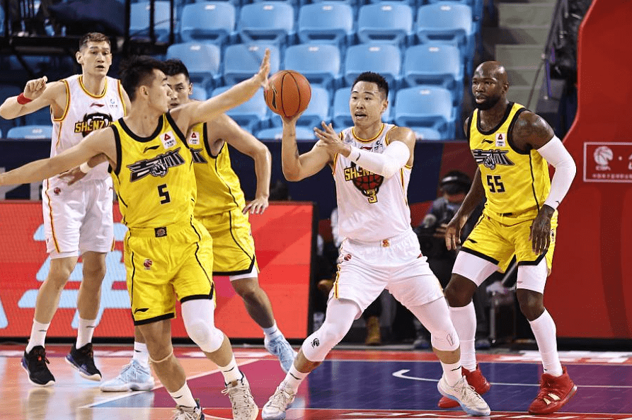 CBA常规赛今晚走向成谜，萨克拉门托国王绝杀压哨，质疑声仍在，更衣室氛围转暖的简单介绍