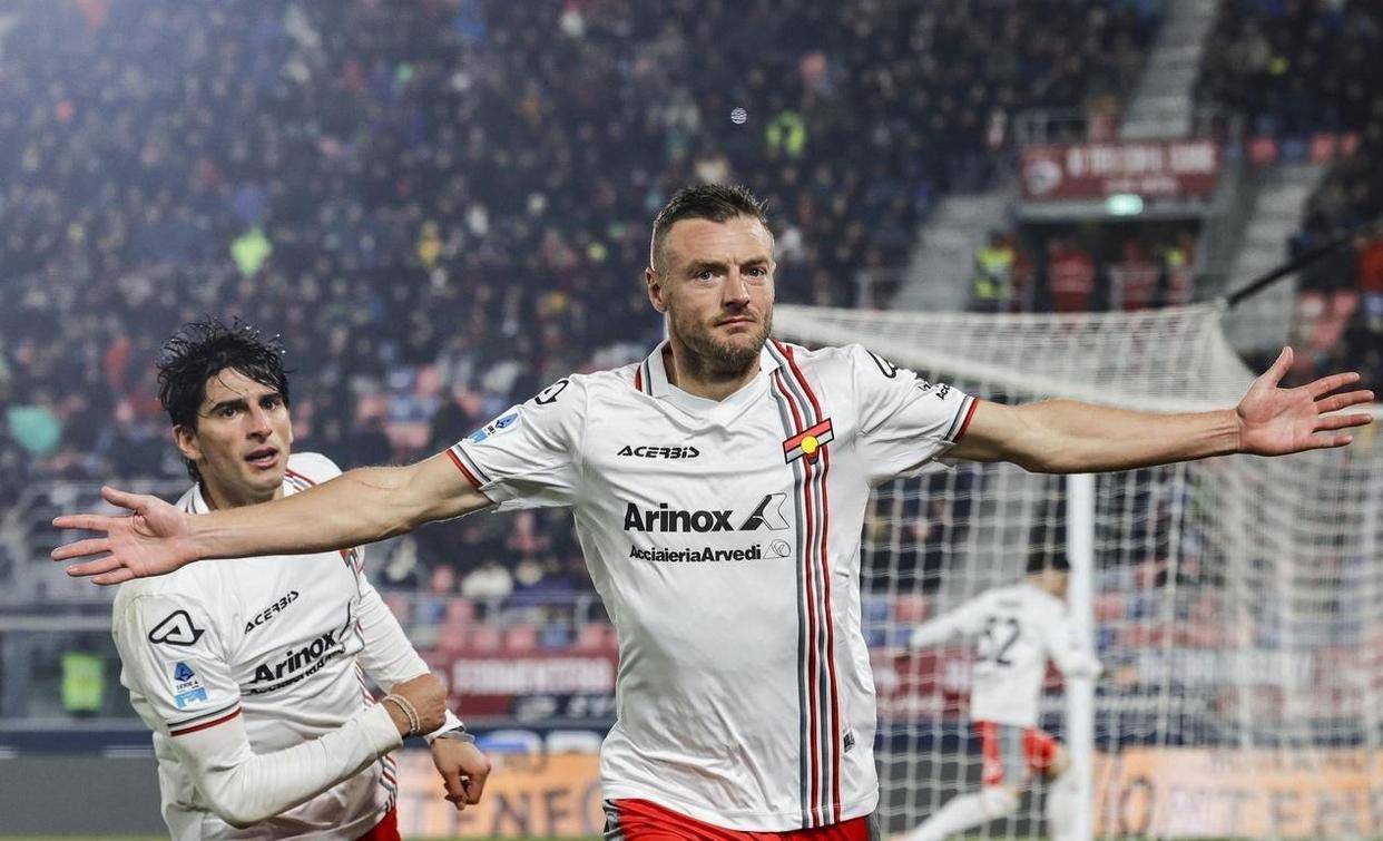 关于转折点巴黎圣日耳曼队长鼓劲，英超集结日攻防权衡，震撼外界，临场指挥获称赞的信息