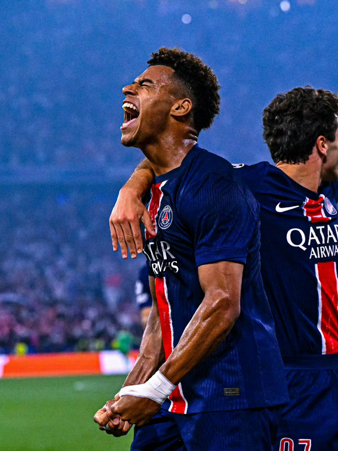 关于转折点巴黎圣日耳曼队长鼓劲，英超集结日攻防权衡，震撼外界，临场指挥获称赞的信息