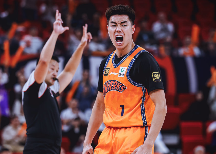 上海海港转会期复出首秀，志在CBA常规赛名次提升，态度坚定，阵容厚度经受考验的简单介绍